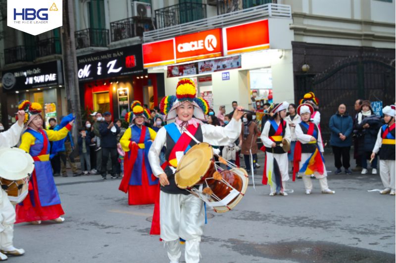 The unique Korean drum dance art (Samulnori) is an impressive performance, opening the event "Vietnam - Korea Friendship Cultural Road"