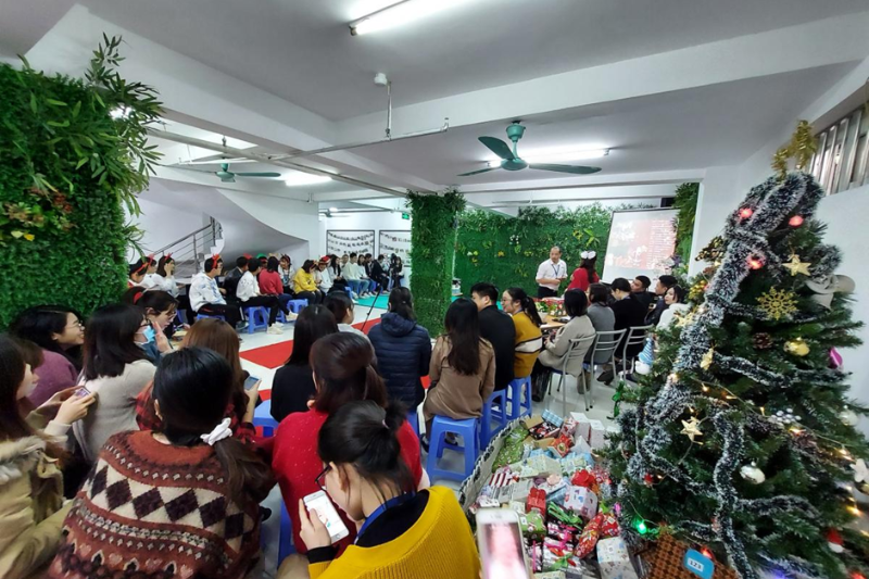 Christmas parties help employees relieve stress