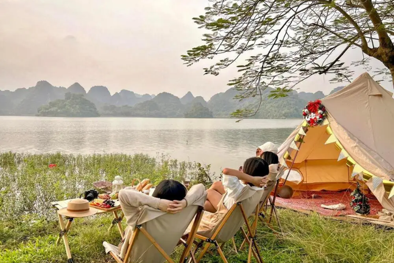 Photos of camping at Lake Quan Son