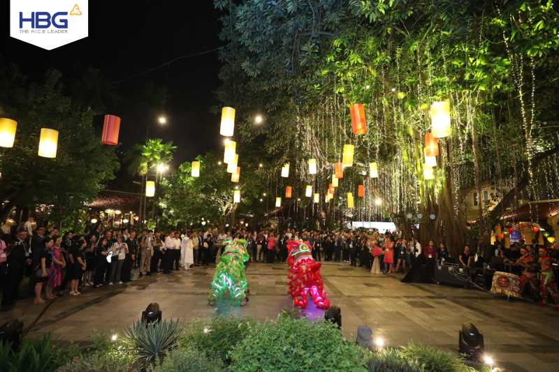A unique gala dinner space with traditional performances