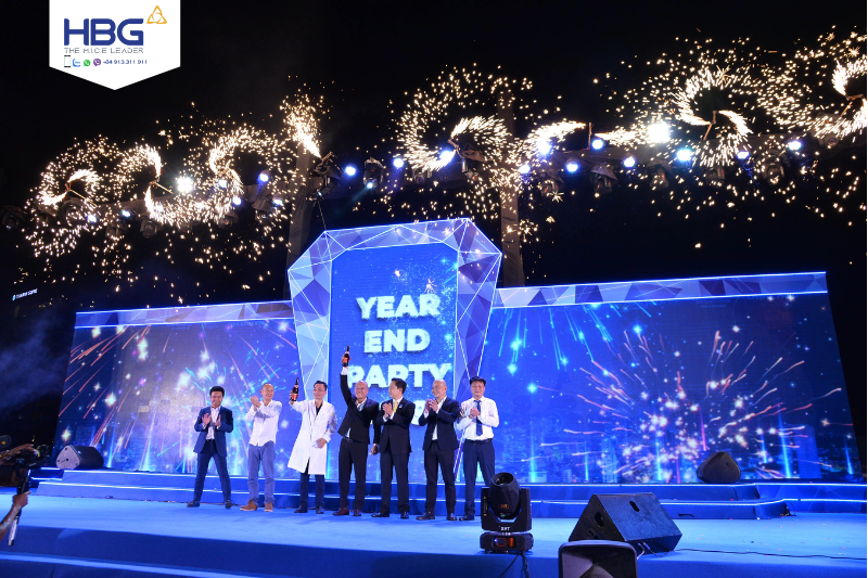 Images of the year-end party to unite employees